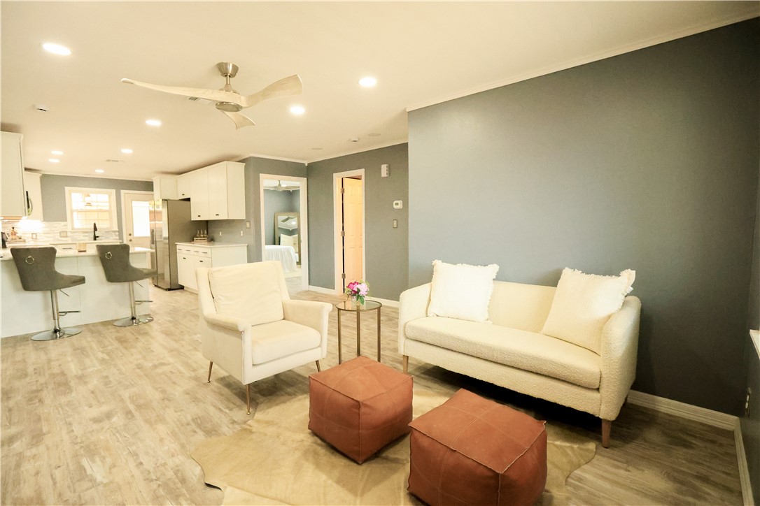 700 North Cameron Street Alice, TX 78332 - Photo 3 of 17 a living room with furniture and wooden floor