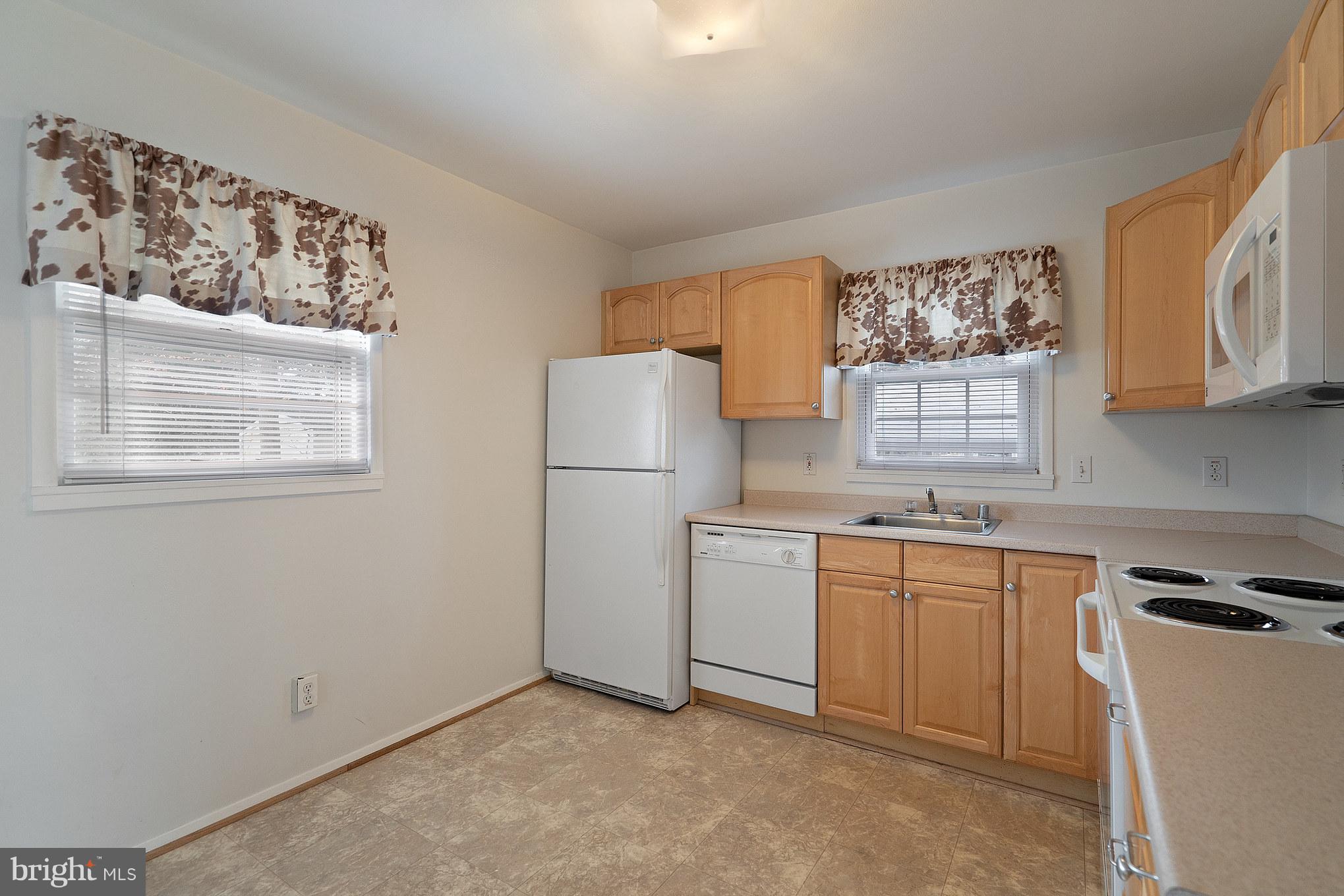 103 Rolling Road Gaithersburg, MD 20877 - Photo 4 of 28 Kitchen