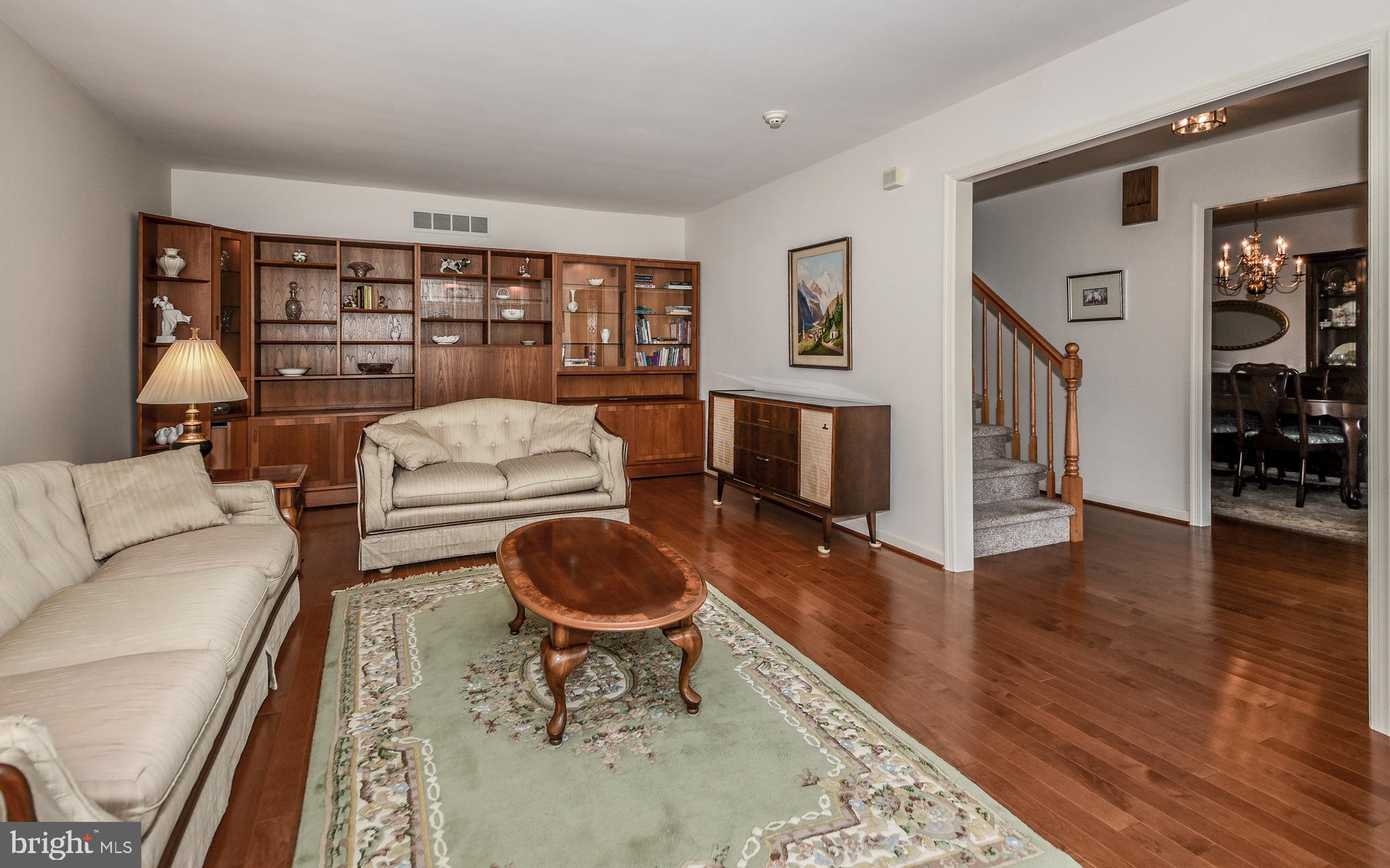 971 Lavera Road Warminster, PA 18974 - Photo 18 of 42 Living Room