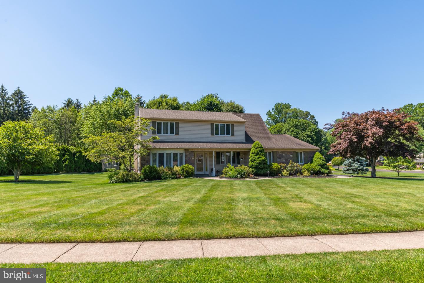 971 Lavera Road Warminster, PA 18974 - Photo 3 of 42 Beautifully Landscaped