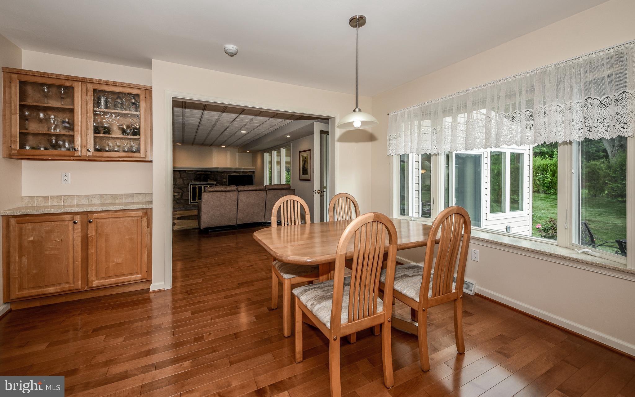 971 Lavera Road Warminster, PA 18974 - Photo 25 of 42 Breakfast Room- Bay Window Overlooking Back Yard