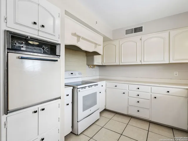 $169,000 | 7500 Callaghan, Unit 222, San Antonio, TX 78229