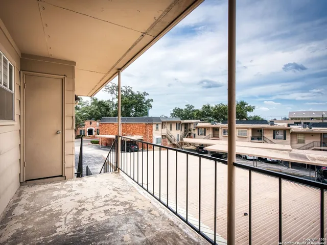 $169,000 | 7500 Callaghan, Unit 222, San Antonio, TX 78229