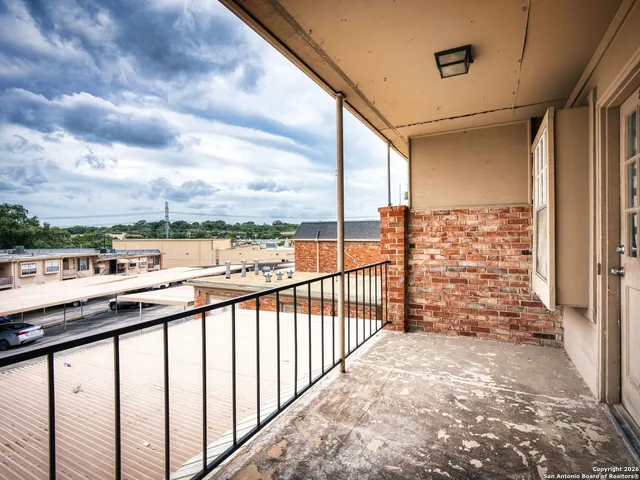 $169,000 | 7500 Callaghan, Unit 222, San Antonio, TX 78229