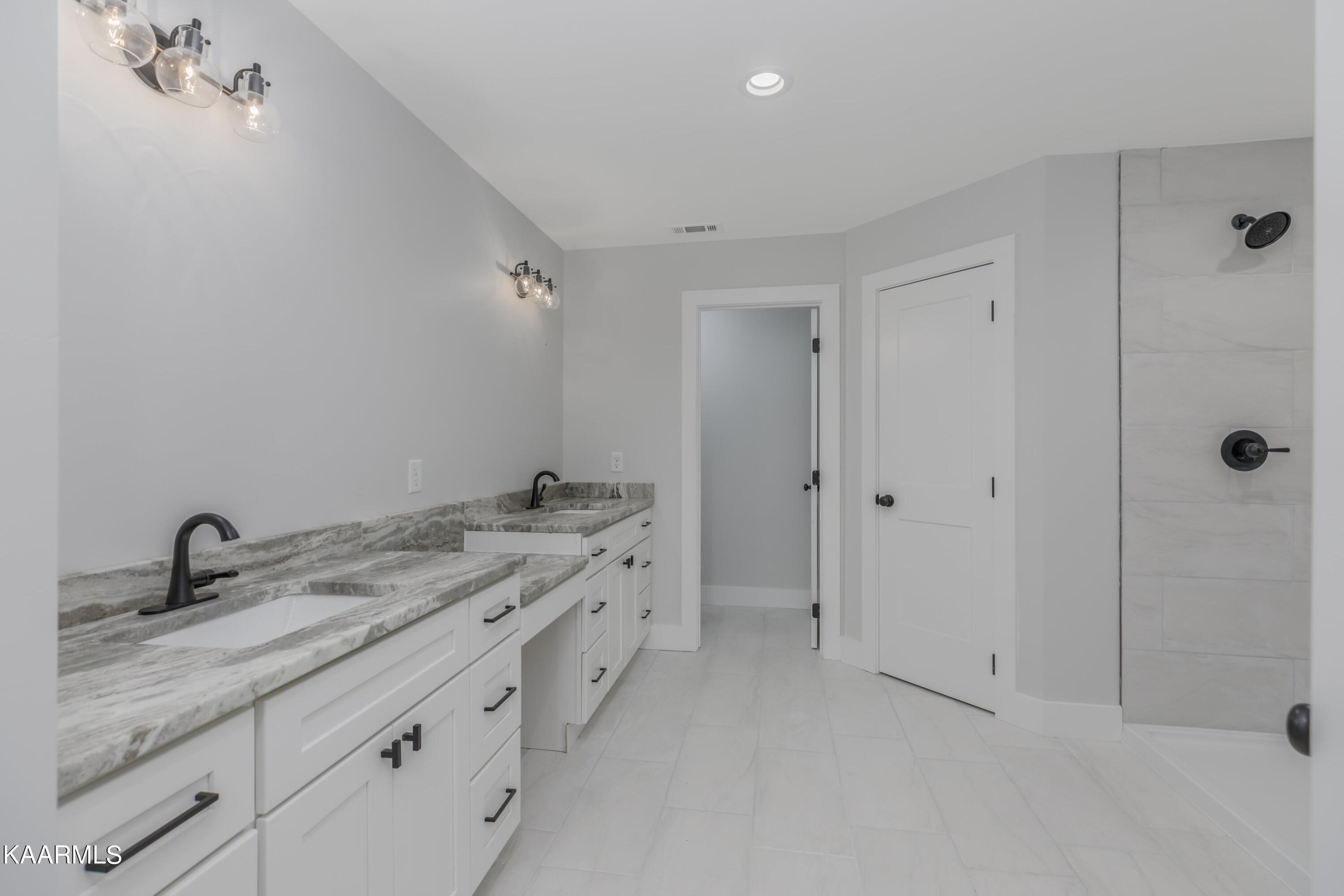 4568 Old Kentucky Road Morristown, TN 37814 - Photo 10 of 24 Interior-7.jpg-SMALL