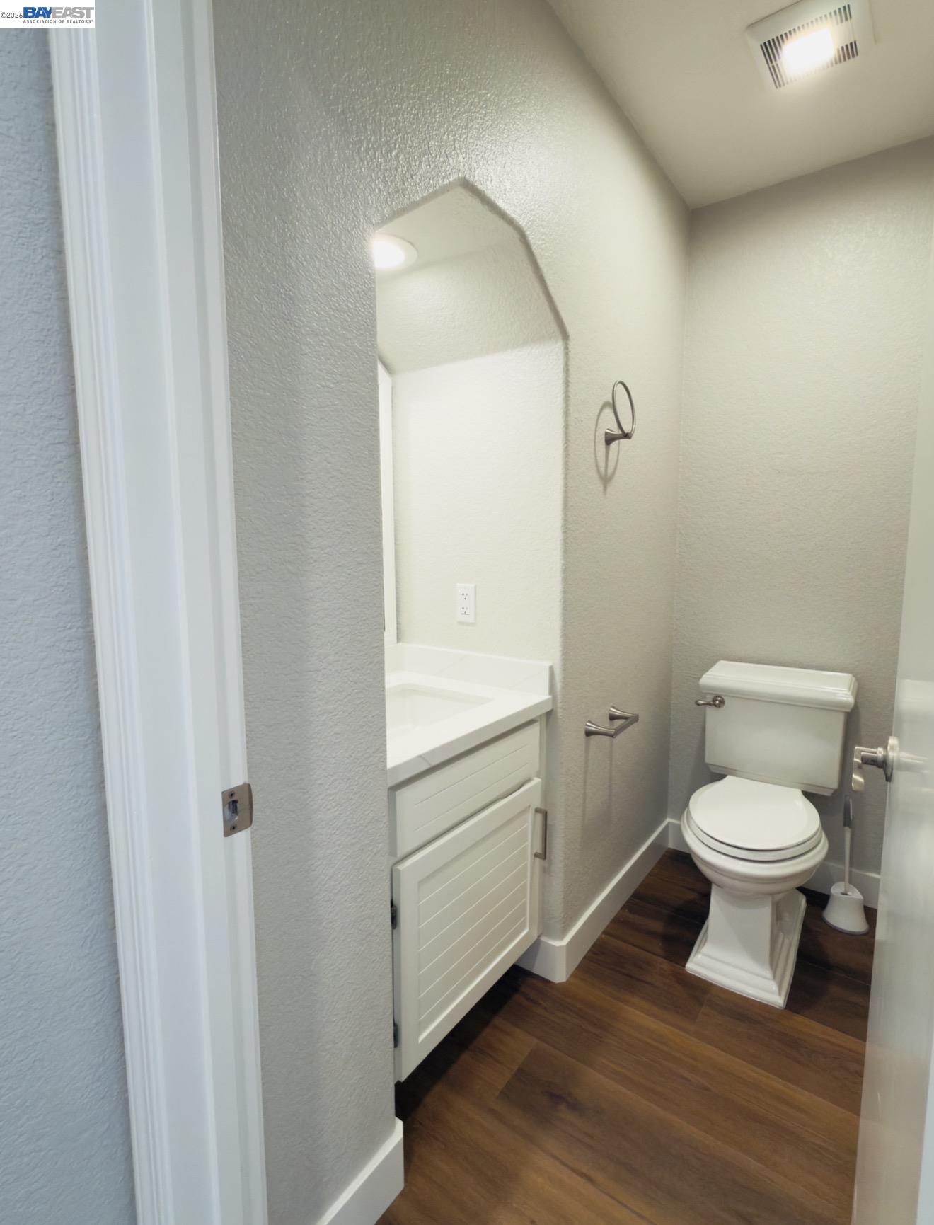910 Vista Pointe Drive San Ramon, CA 94582 - Photo 4 of 12 Located on first floor