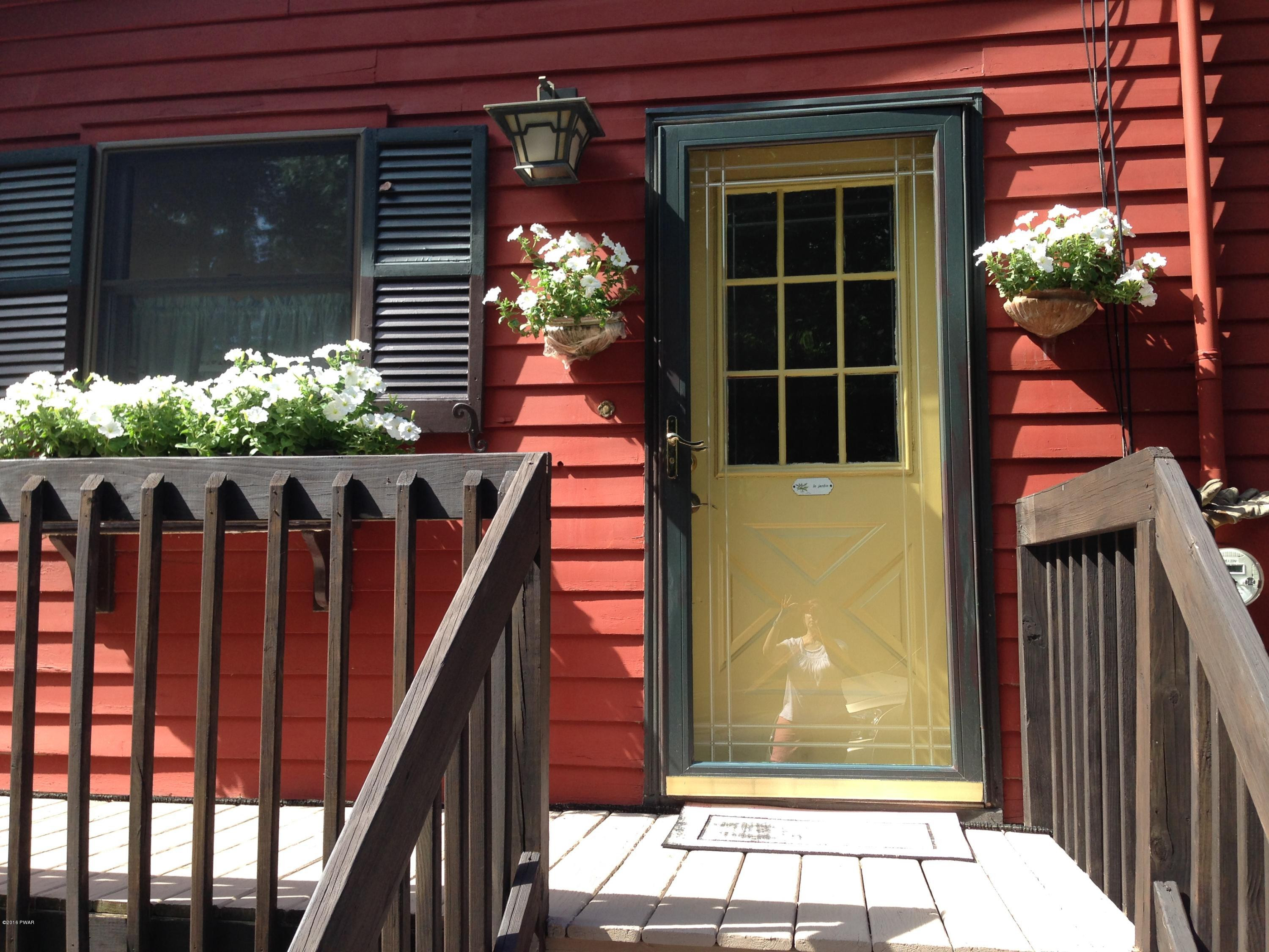 186 Pedersen Ridge Road Milford, PA 18337 - Photo 27 of 41 Attractive entrance to home