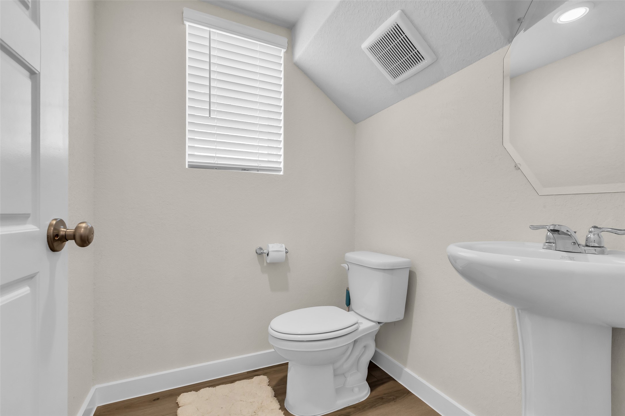 3109 Boulder Rnch Drive Houston, TX 77063 - Photo 18 of 26 a bathroom with a toilet a sink and mirror