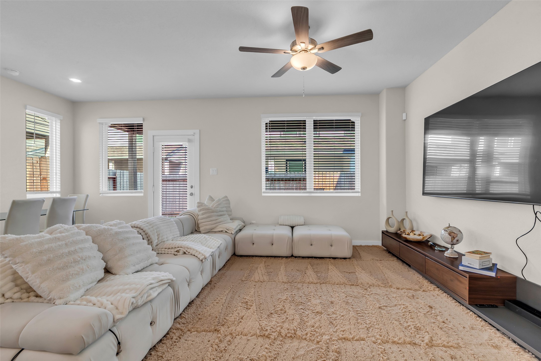 3109 Boulder Rnch Drive Houston, TX 77063 - Photo 7 of 26 a living room with furniture and windows