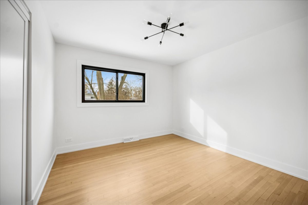 626 Barberry Road Highland Park, IL 60035 - Photo 24 of 38 an empty room with a window