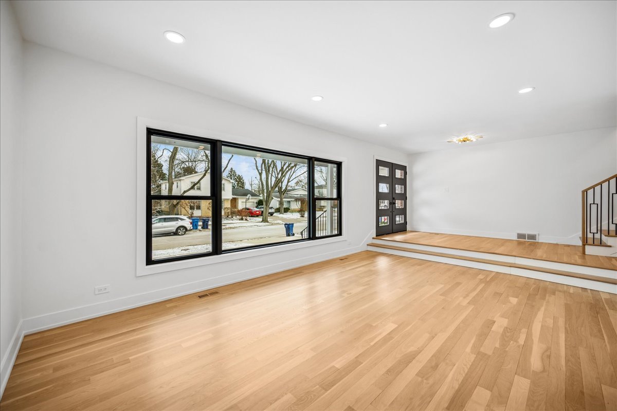 626 Barberry Road Highland Park, IL 60035 - Photo 4 of 38 an empty room with a window
