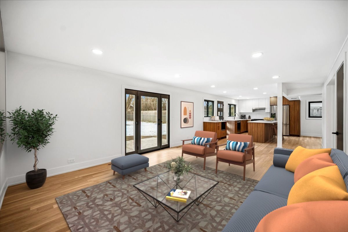 626 Barberry Road Highland Park, IL 60035 - Photo 7 of 38 a living room with furniture or couch and a potted plant