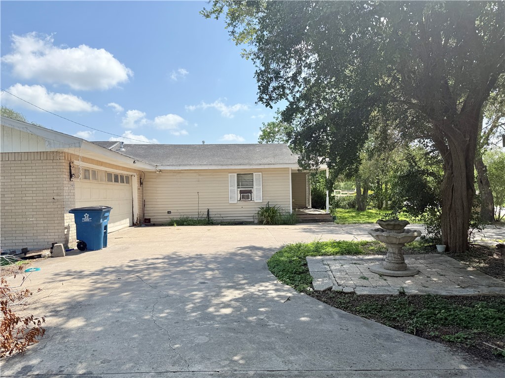 1006 Touchstone Sinton, TX 78387 - Photo 16 of 18