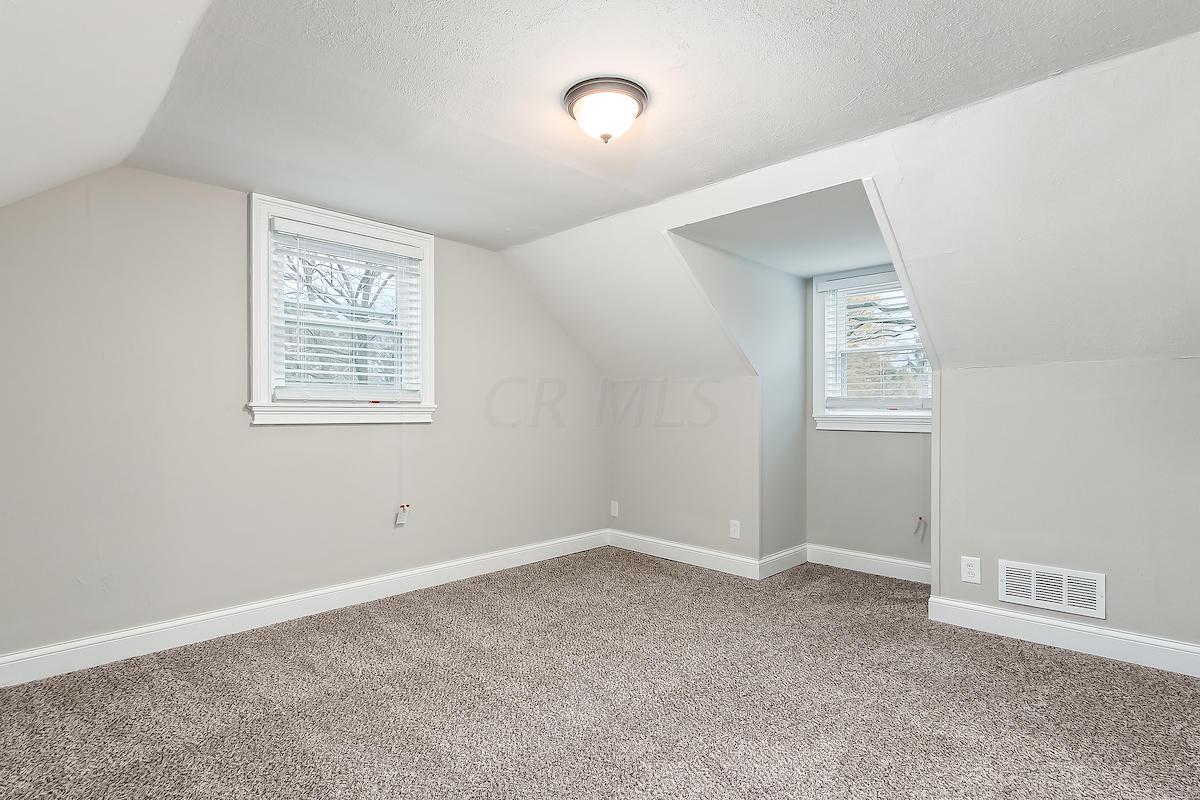 1963 Inchcliff Road Columbus, OH 43221 - Photo 25 of 40
