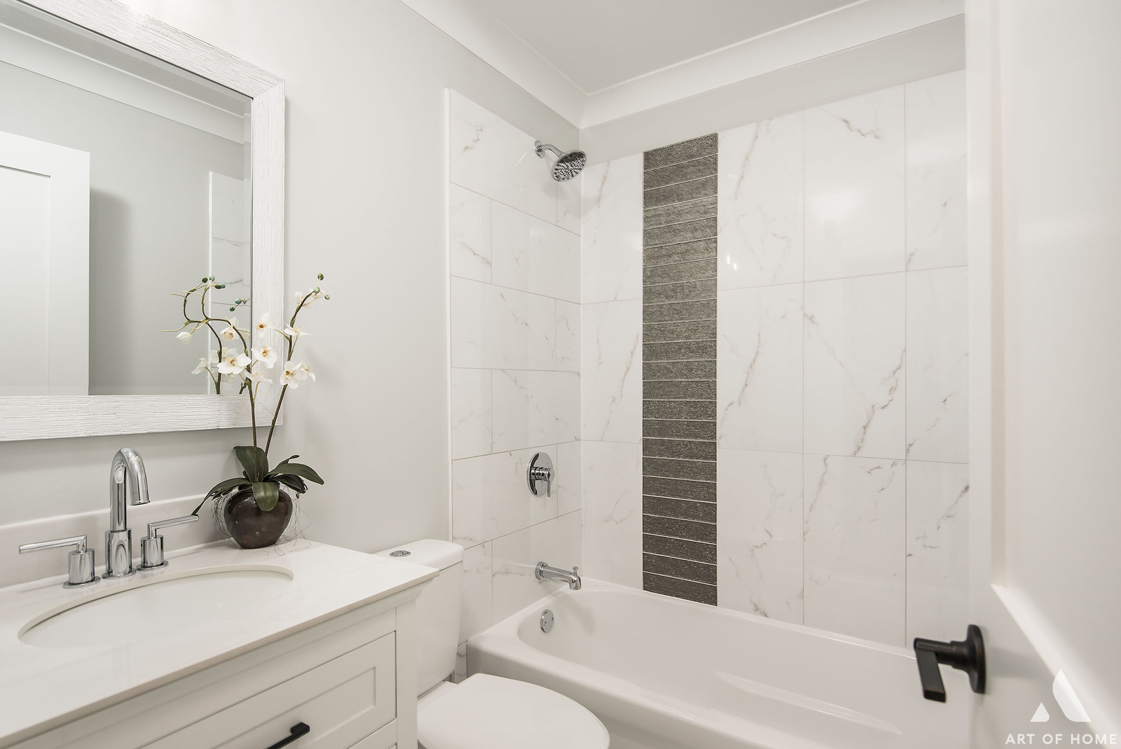 270 Holbrook Road Chicago Heights, IL 60411 - Photo 18 of 33 a bathroom with a sink a toilet and shower