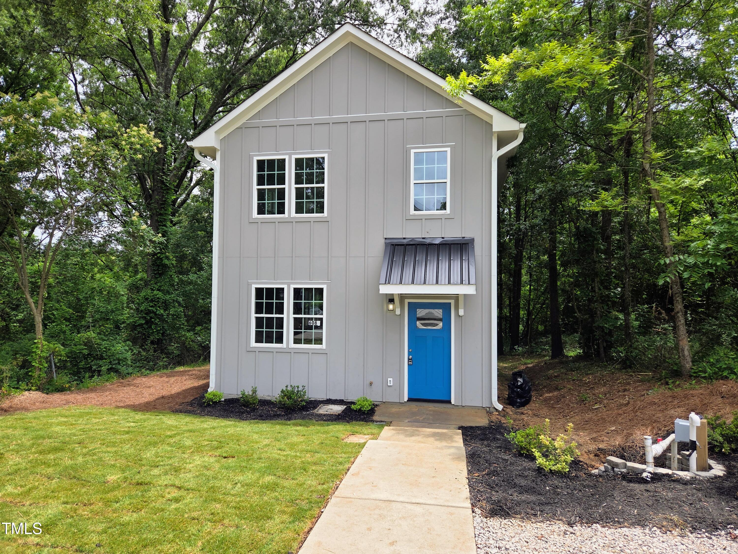 608 East Umstead Street Durham, NC 27701 - Photo 1 of 20 a view of a house with backyard and garden