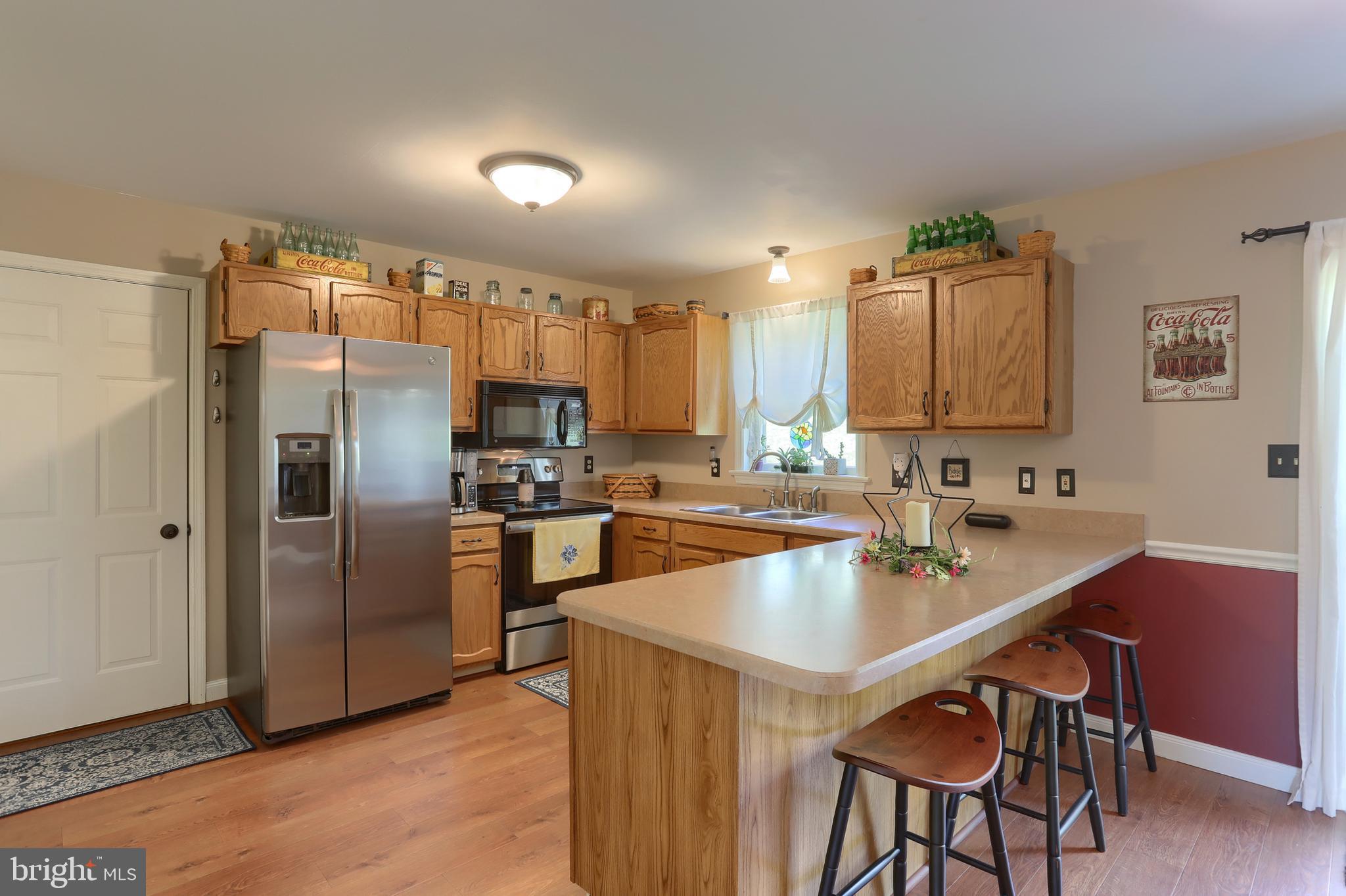6 Edgewood Drive Lititz, PA 17543 - Photo 14 of 35 Kitchen w/Breakfast Bar