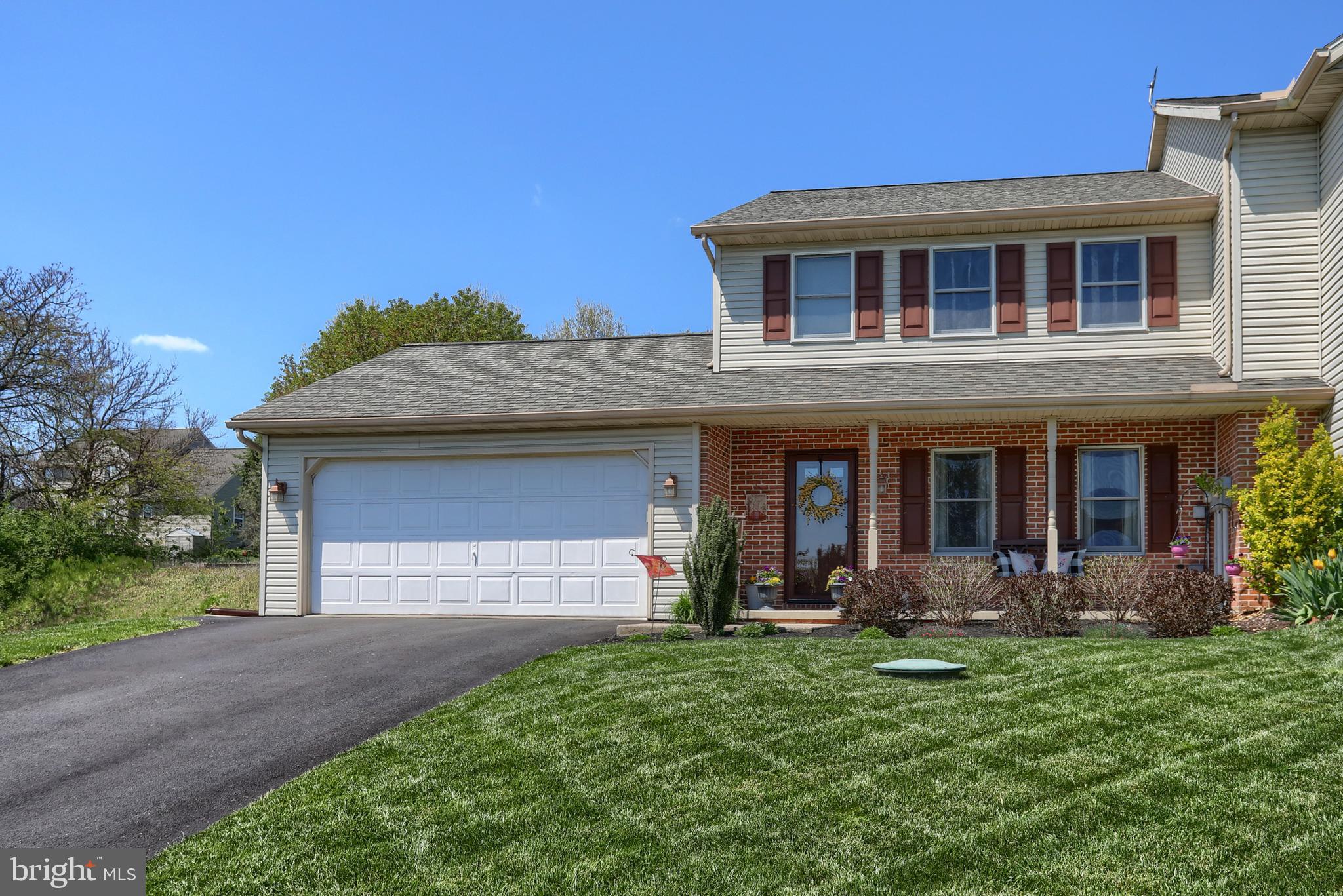 6 Edgewood Drive Lititz, PA 17543 - Photo 4 of 35 2-Car Garage
