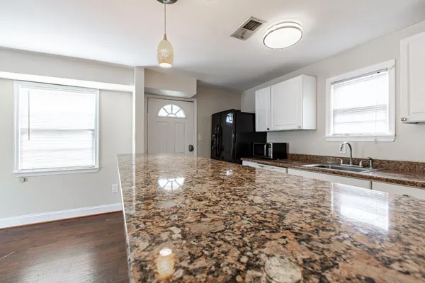 $2,900 | 430 North Patrick Street, Unit 1, Alexandria, VA 22314