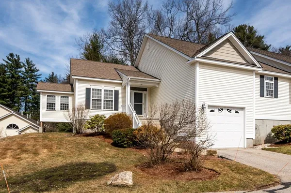 $430,000 | 34 Mammoth Road, Unit 16, Hooksett, NH 03106