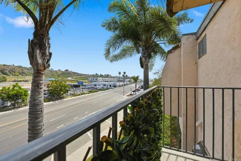 $499,999 | 2118 Oceanside Boulevard, Oceanside, CA 92054