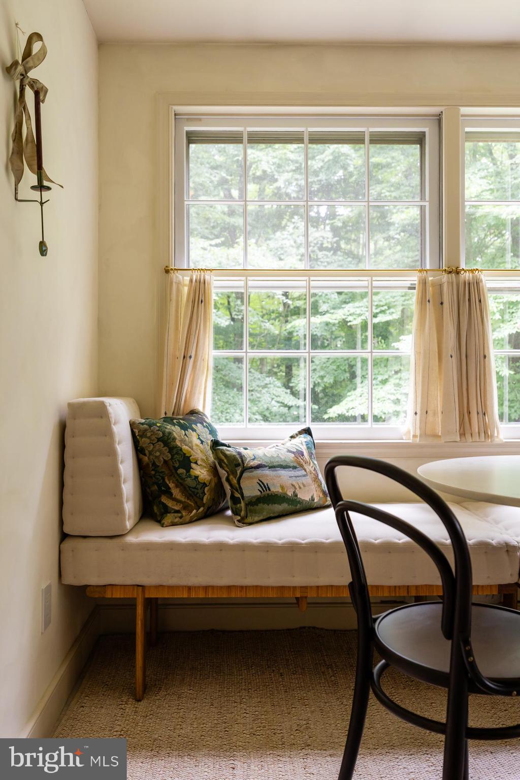 118 Barcroft Drive Cherry Hill, NJ 08034 - Photo 27 of 75 a sitting area with furniture and a window