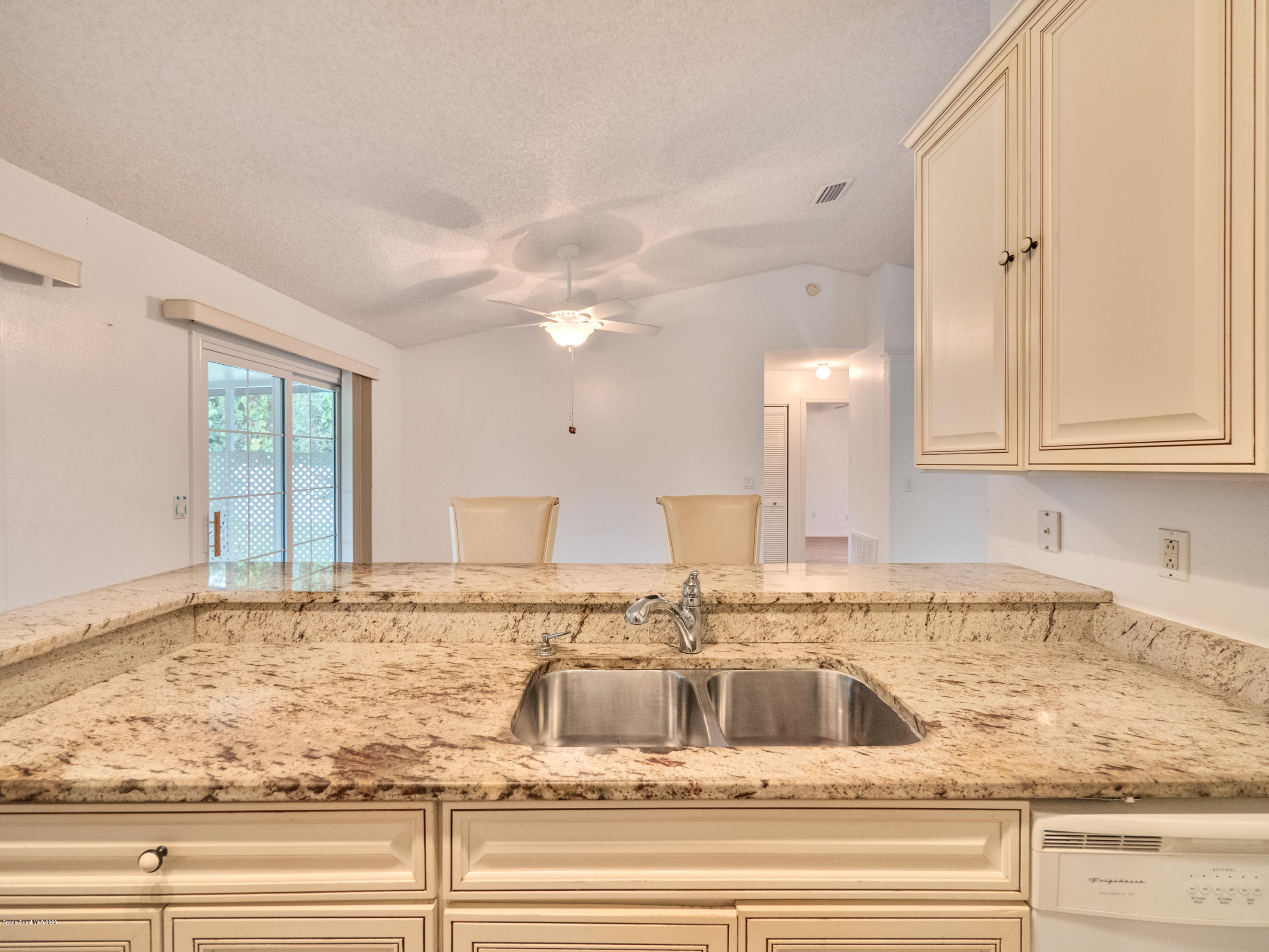 421 Raleigh Road Southeast Palm Bay, FL 32909 - Photo 9 of 25 P1430040