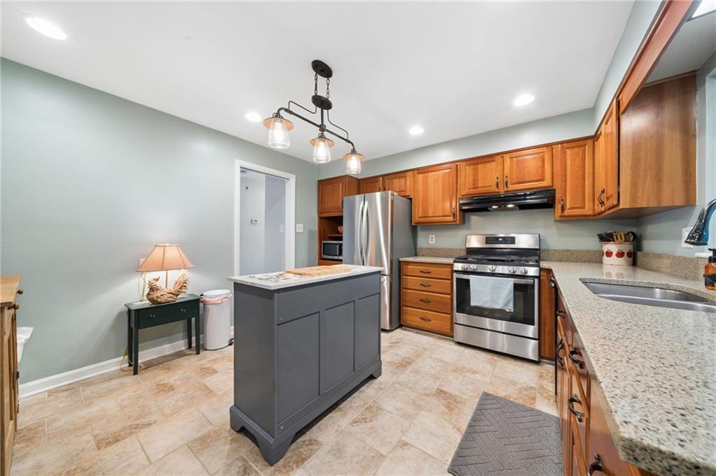 223 Ridgeview Drive Venetia, PA 15367 - Photo 12 of 42