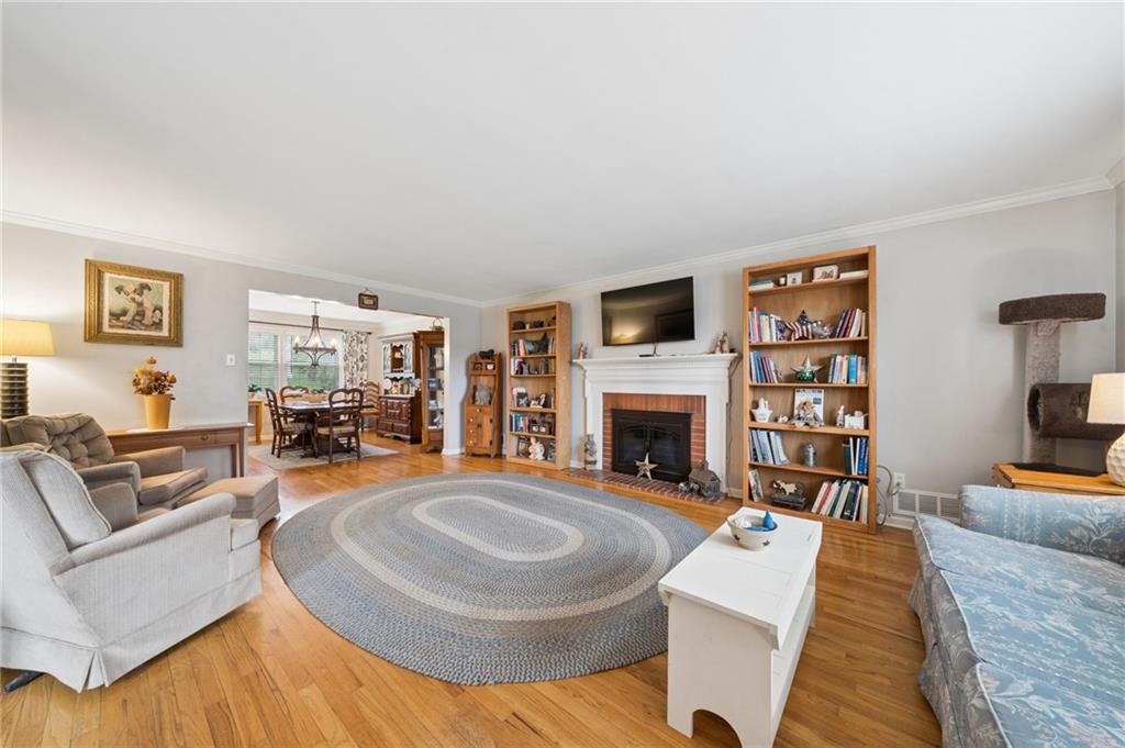 223 Ridgeview Drive Venetia, PA 15367 - Photo 7 of 42