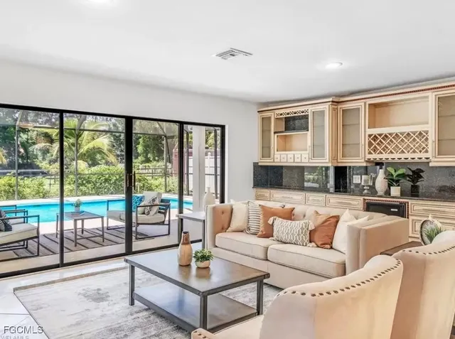 $999,999 | 6343 Mark Lane, Fort Myers, FL 33966