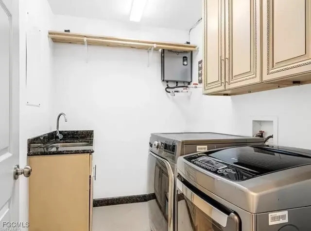 $999,999 | 6343 Mark Lane, Fort Myers, FL 33966