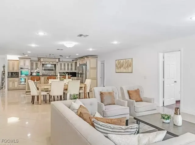 $999,999 | 6343 Mark Lane, Fort Myers, FL 33966