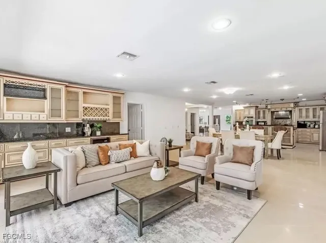 $999,999 | 6343 Mark Lane, Fort Myers, FL 33966