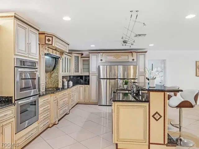 $999,999 | 6343 Mark Lane, Fort Myers, FL 33966