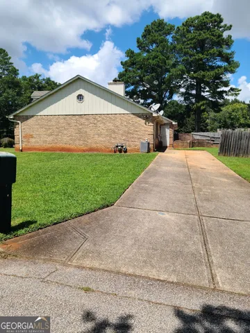 a view of backyard with green space
