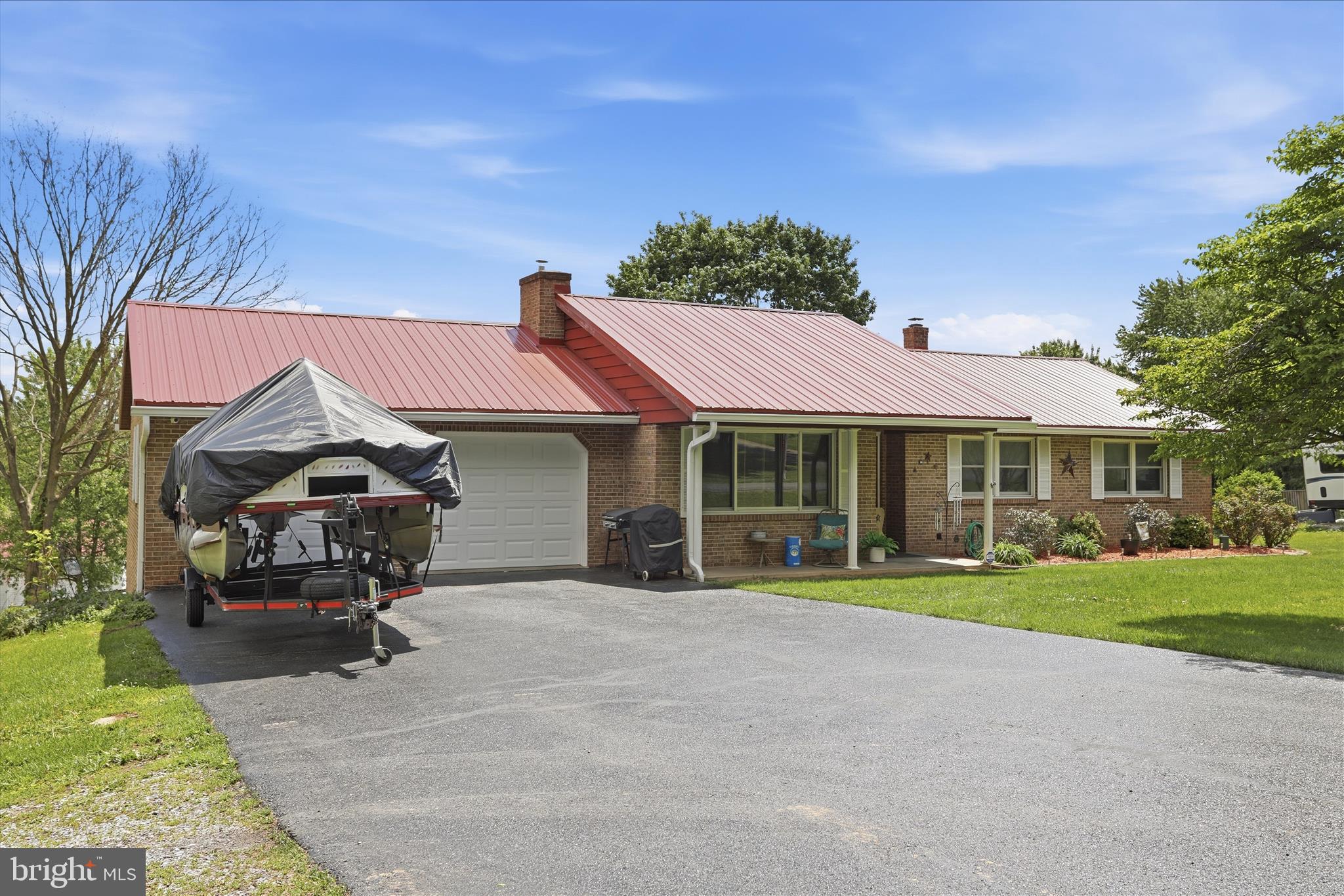 Lovely  4 BR, 2 bath home wi/3 car detached garage