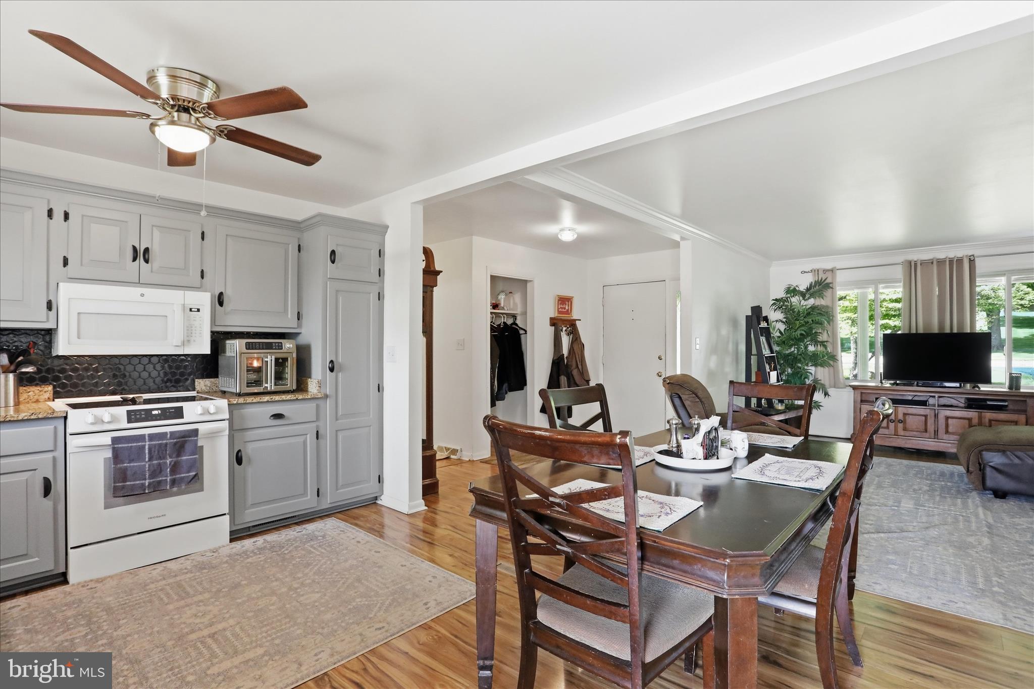 19627 Cool Hollow Road Hagerstown, MD 21740 - Photo 11 of 53 Dining area