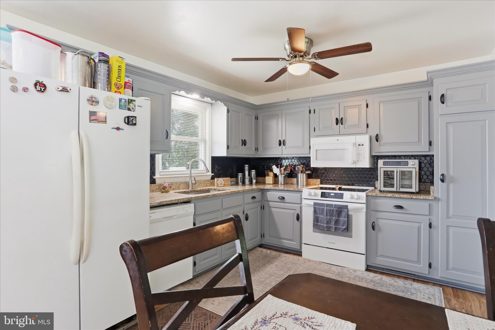 19627 Cool Hollow Road Hagerstown, MD 21740 - Photo 15 of 53 Kitchen, refrigerator, Dishwasher, stove, & micro