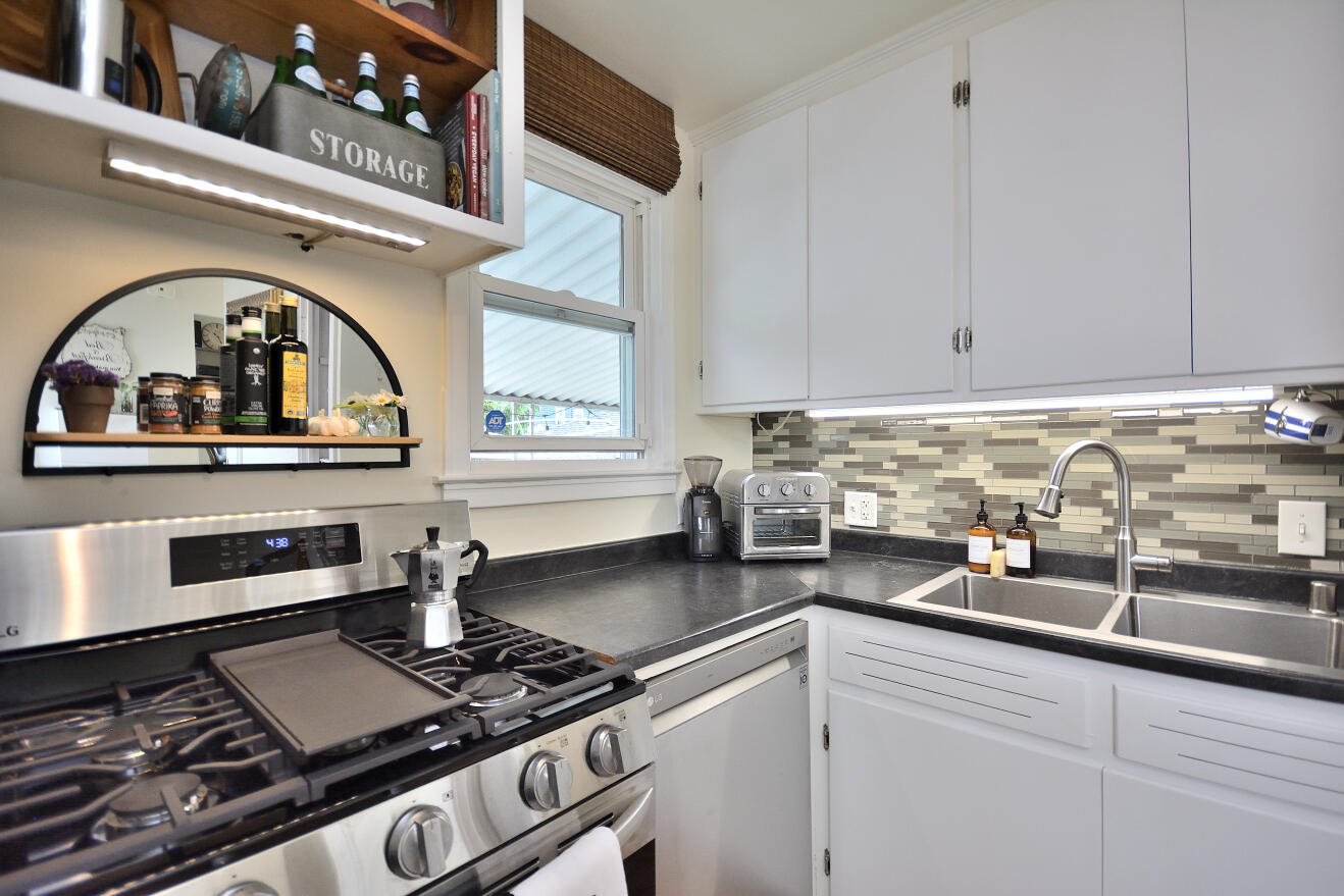 4909 West Galena Street Milwaukee, WI 53208 - Photo 10 of 31 KITCHEN