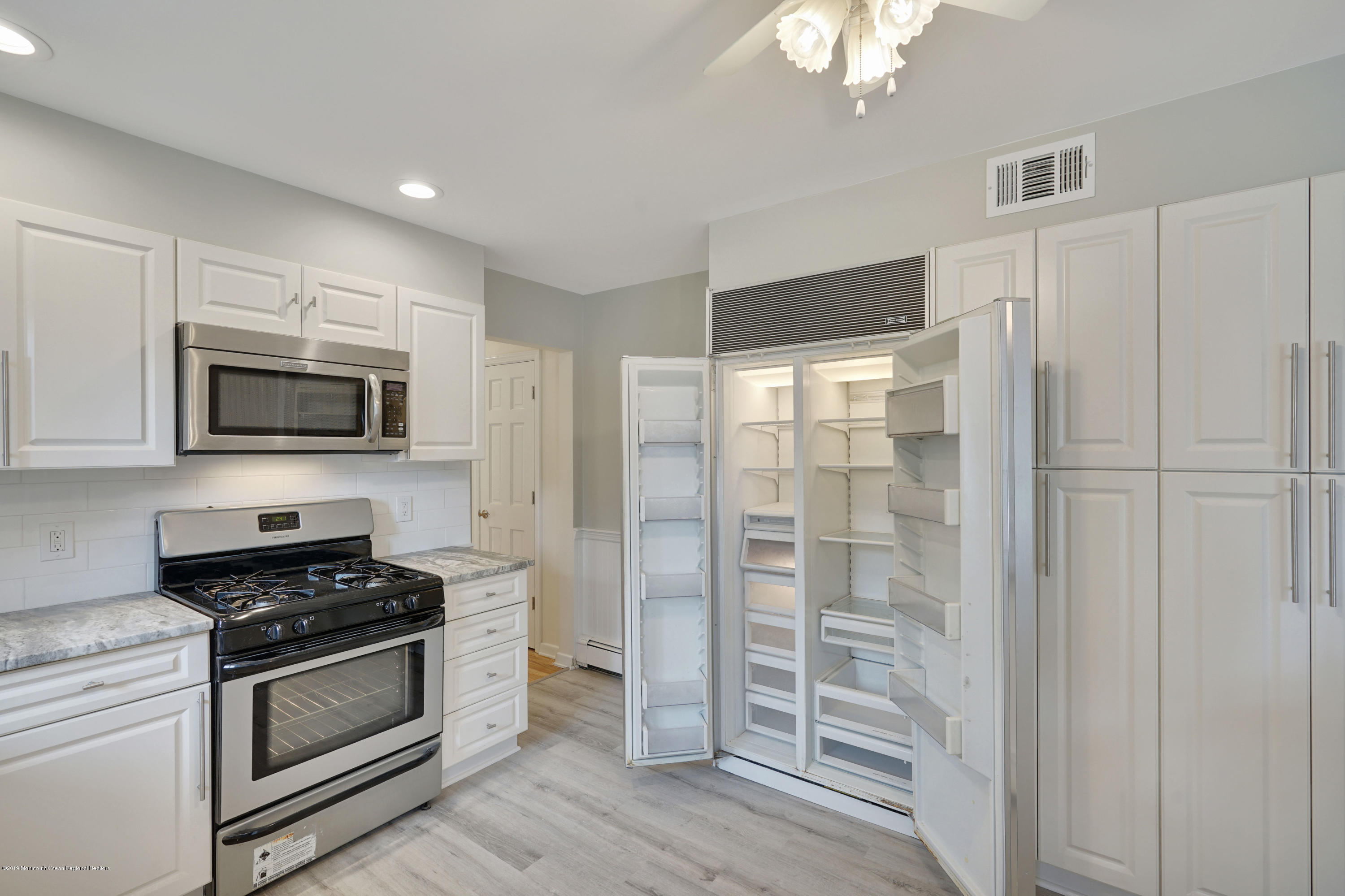 68 Parker Road West Long Branch, NJ 07764 - Photo 17 of 51 SUB ZERO REFRIGERATOR