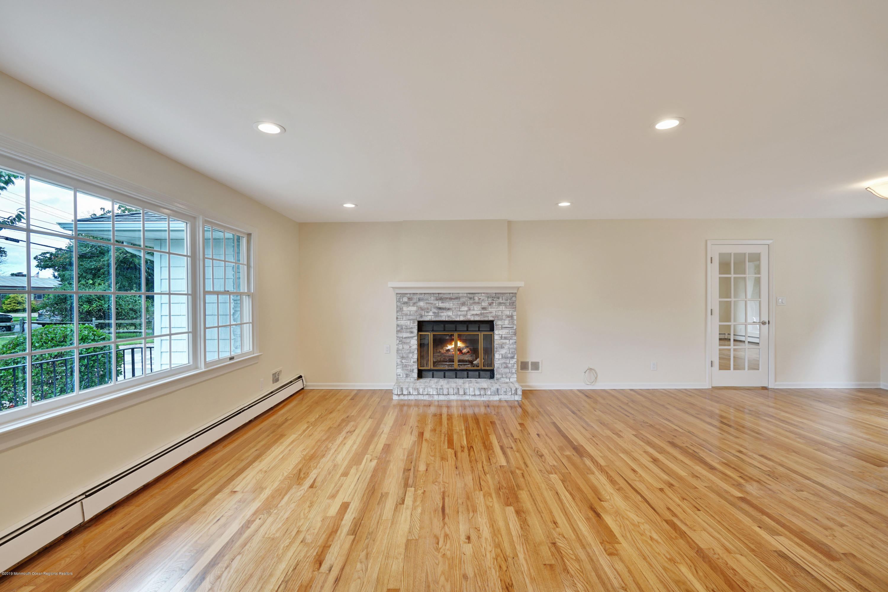68 Parker Road West Long Branch, NJ 07764 - Photo 5 of 51 LIVING ROOM