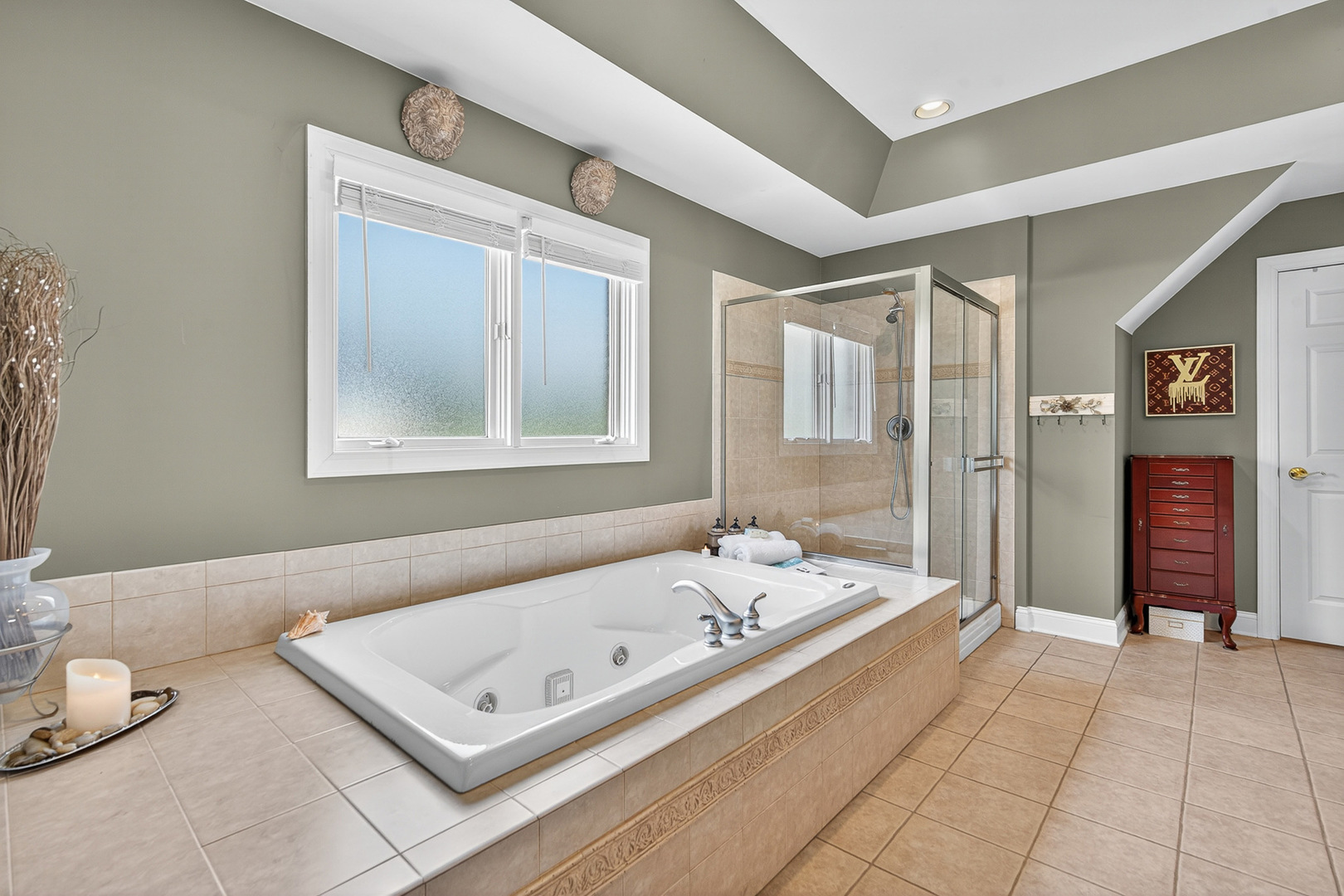 4210 Jacqueline Lane Crystal Lake, IL 60014 - Photo 30 of 48 a bathroom with a tub sink and mirror