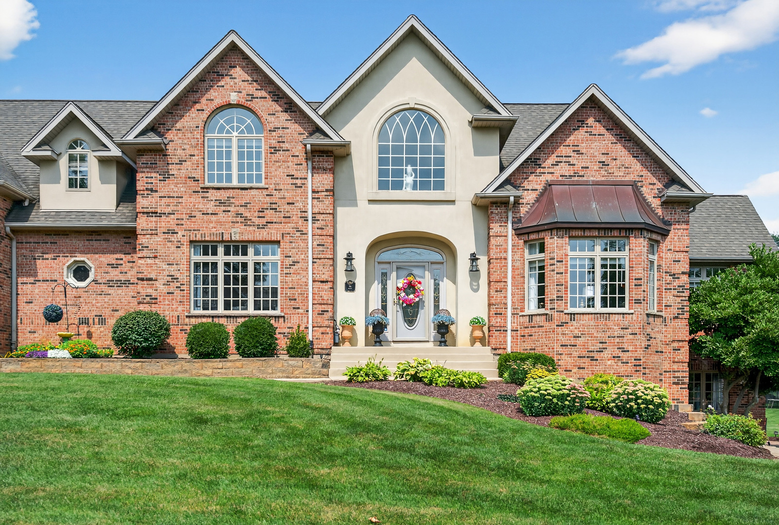 4210 Jacqueline Lane Crystal Lake, IL 60014 - Photo 3 of 48 a front view of a house with garden