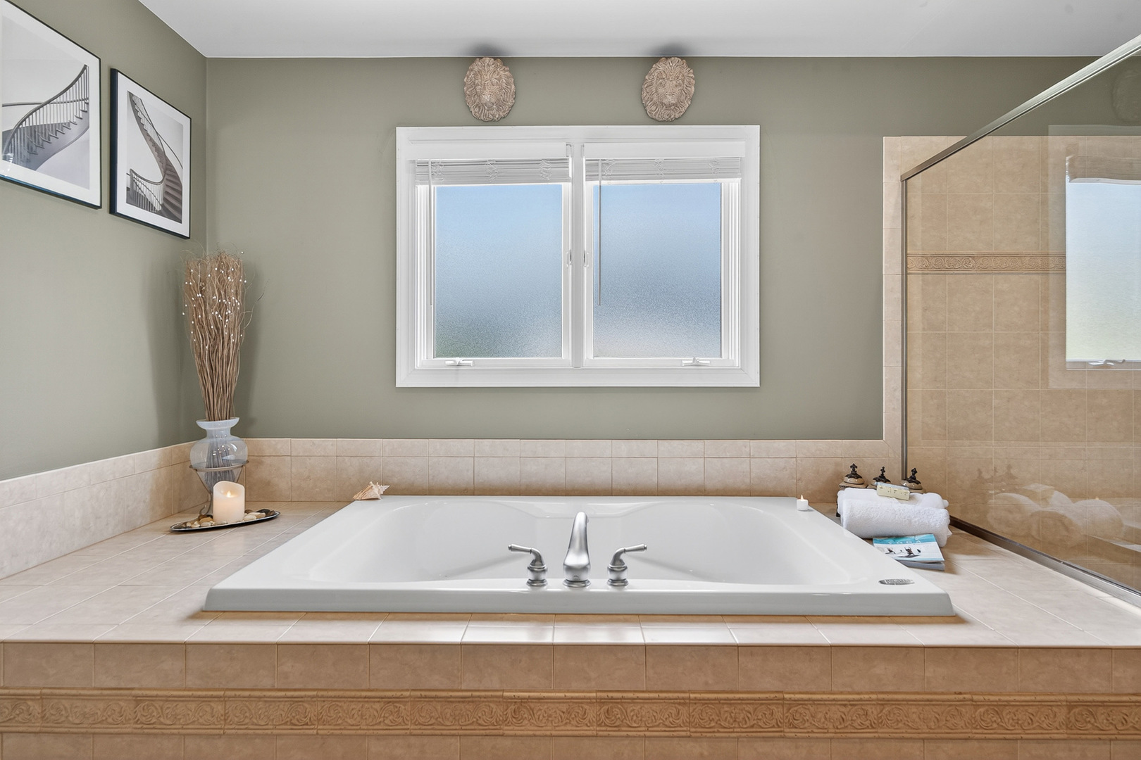 4210 Jacqueline Lane Crystal Lake, IL 60014 - Photo 31 of 48 a bathroom with bathtub and window