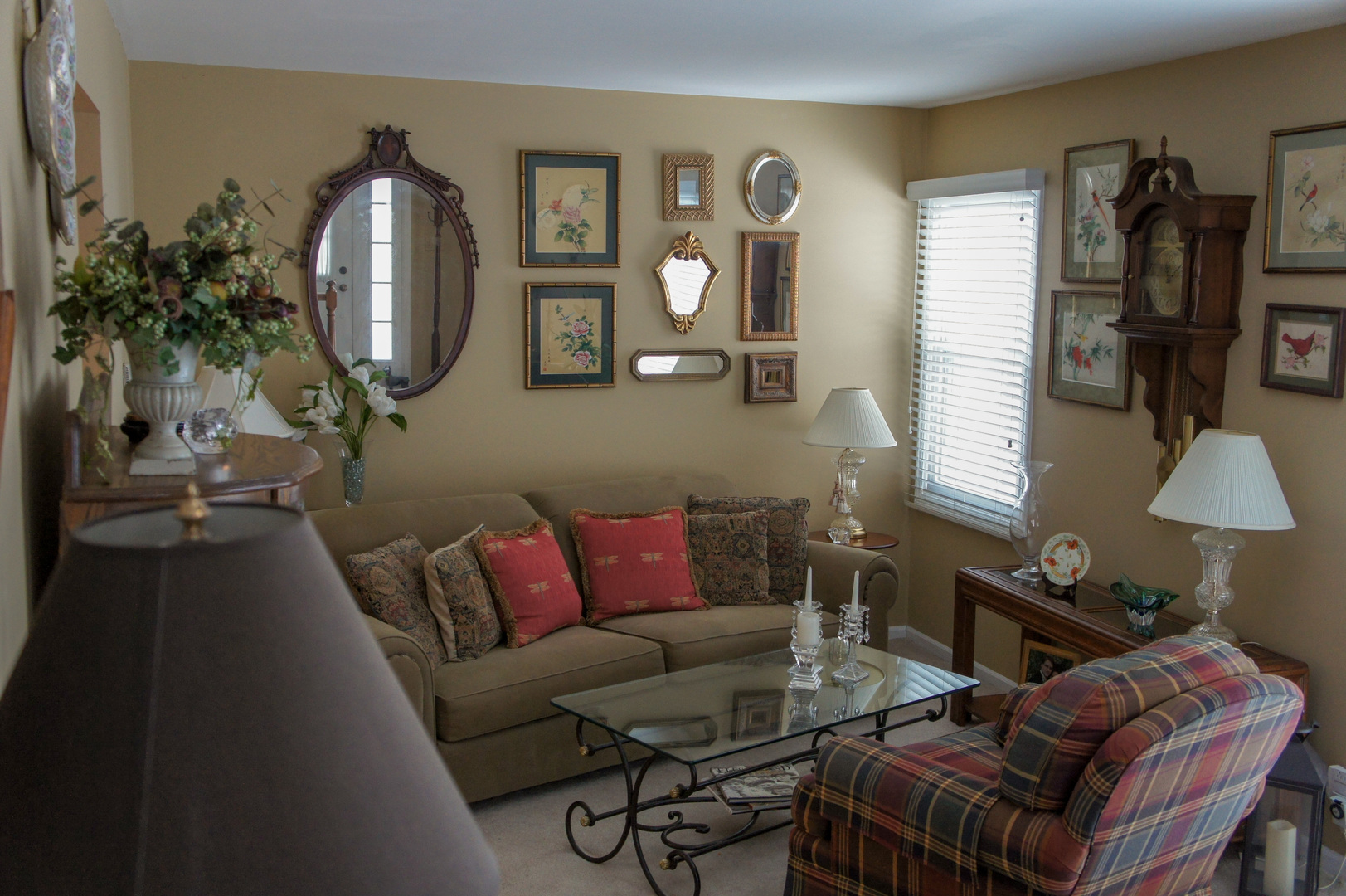308 College Crossing, Unit 133 Rolling Meadows, IL 60008 - Photo 3 of 16 a living room with furniture