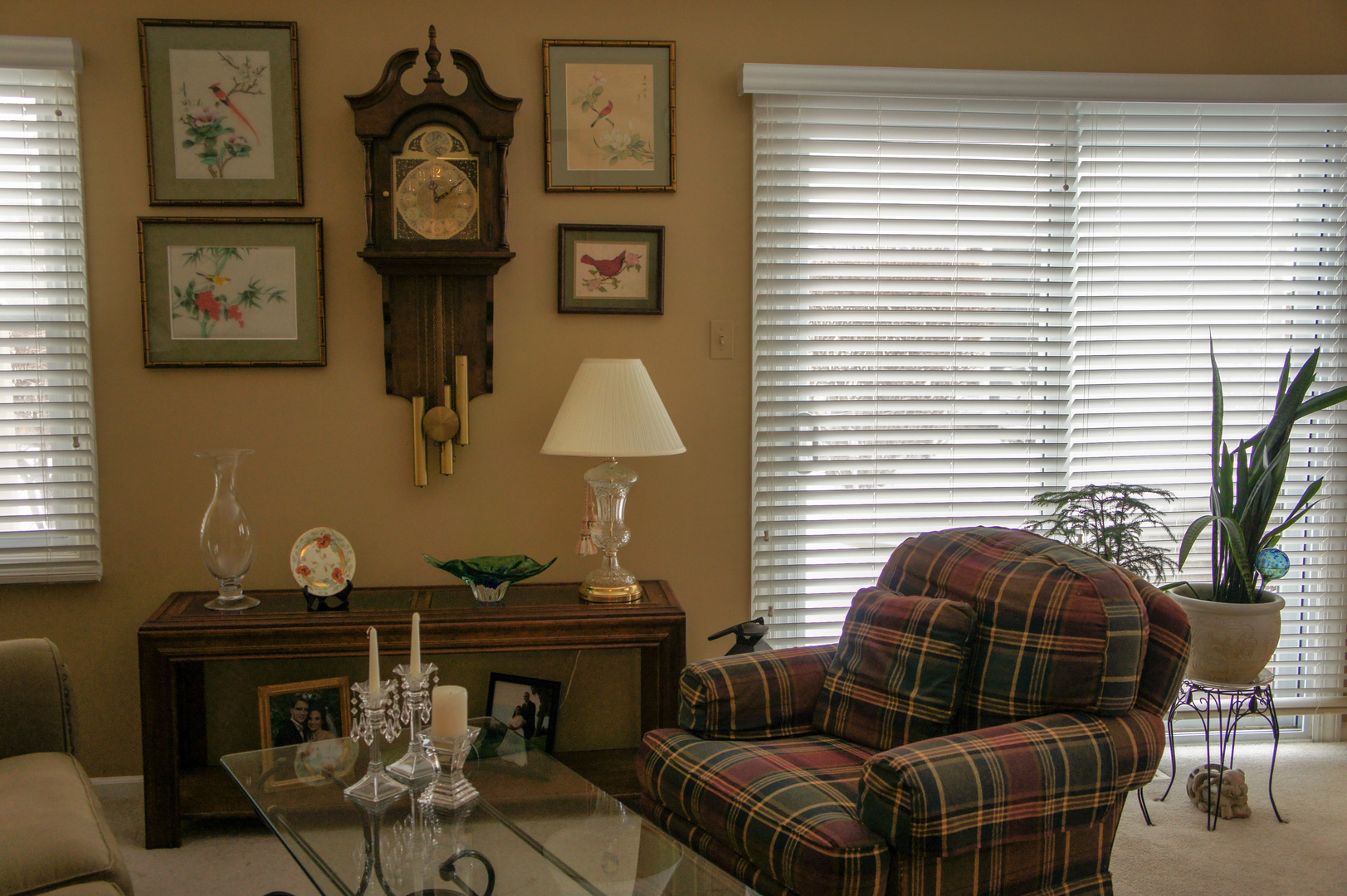 308 College Crossing, Unit 133 Rolling Meadows, IL 60008 - Photo 6 of 16 a living room with furniture and a window