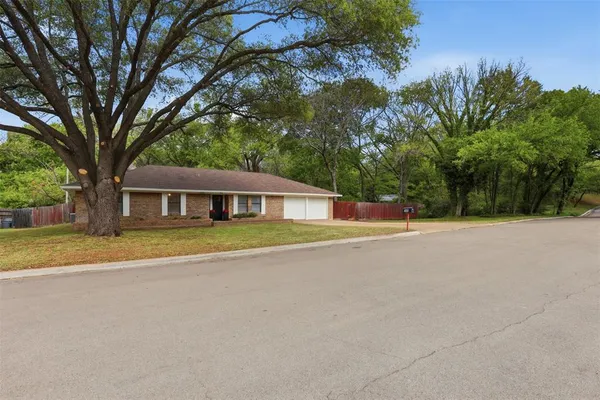 $2,800 | 300 Hidden Valley Drive, Aledo, TX 76008