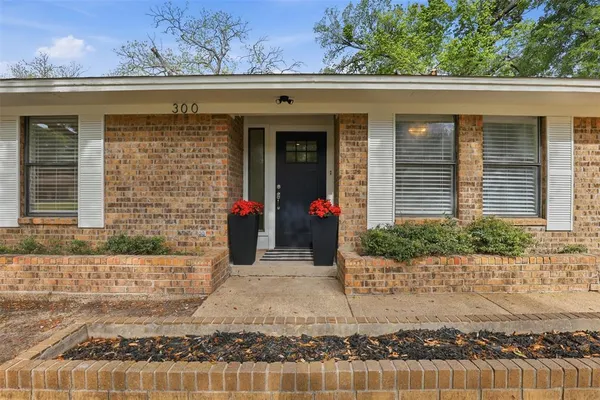 $2,800 | 300 Hidden Valley Drive, Aledo, TX 76008