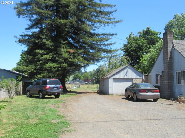 897 South 43rd Street Springfield, OR 97478 - Photo 2 of 5 a car parked in front of a house
