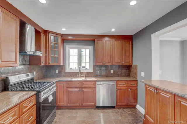 $1,298,000 | 32 3rd Avenue, New Hyde Park, NY 11040